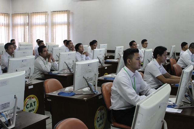 4720170911_peserta_CAT_di_BKN_Kanreg_Denpasar3_resize.jpg