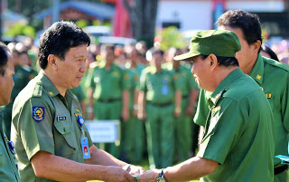 6Penyerahan_Secara_Simbolis_SK_Kenaikan_Pangkat.jpg